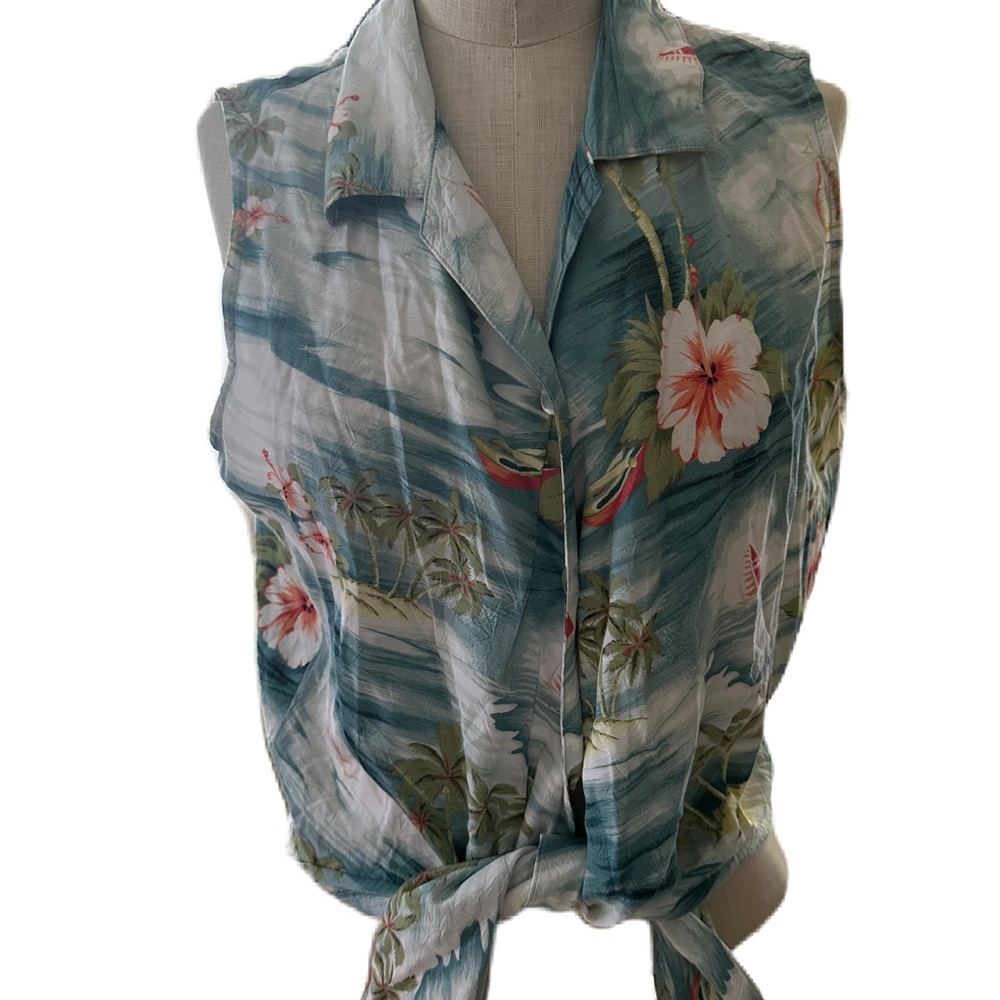 Tommy Bahama Women’s Sleeveless Button Down Top That Ties Floral. Size Medium